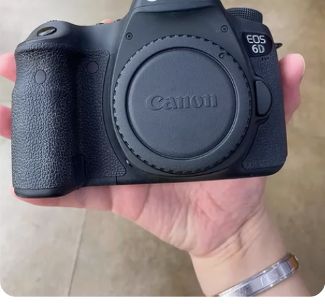 佳能全画幅6d一代,国行成橙色98新,配件...