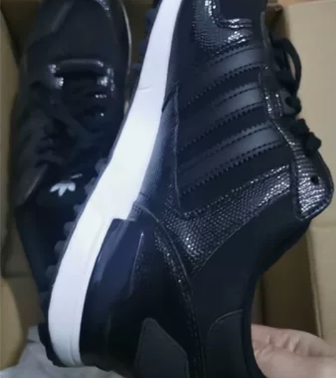 官网购买，全新，正品阿迪运动鞋，男女同款。...