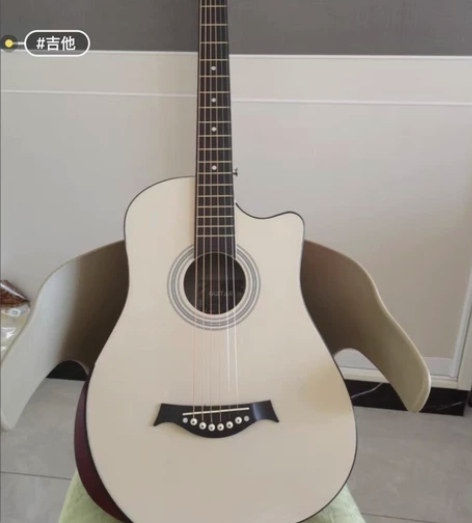 原价1000多的几乎全新吉他便宜出了，虽然...