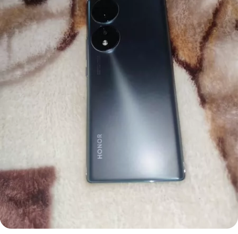 荣耀70  外屏裂 中框磕碰 如图发货看好...