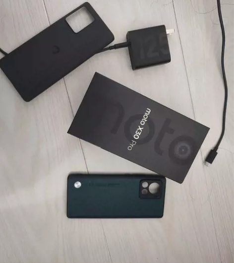 摩托罗拉x30pro，黑色12+256，去...