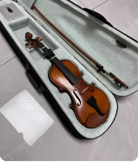 转小朋友自用小提琴一把。 赠送肩托,松香一...