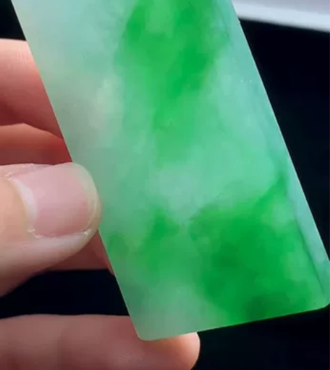 翡翠玉石阳绿飘花牌子边角料莫西沙场口福豆配...