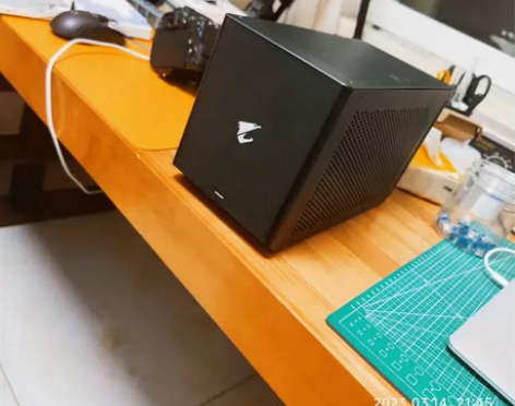 技嘉显卡拓展坞3080 10g箱说全 快递...