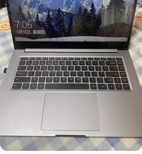小米笔记本！当时5500买的！就一处磕碰！...
