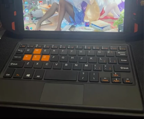 壹号本掌机。1165g7。测试可以说9.5...