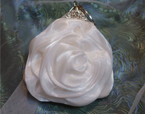 【全新包邮】野山茶+白玫瑰花朵手拿包圆形温...