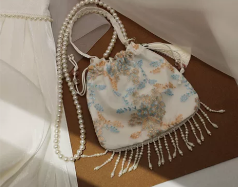 (全新包邮)包包新款女斜挎流苏中国风汉服古...