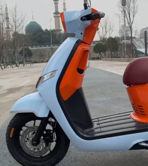 复古踏板摩托车全新车，无钥匙进入，前后碟刹...