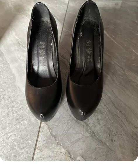 防水台高跟鞋一双，鞋码34，偏大一码，适合...