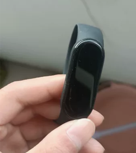 小米手环5NFC版，本人购入后贴过膜因为膜...