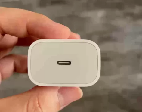 闲置充电器 感兴趣的话点“我想要”和我私聊...