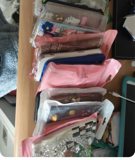 OPPOreno5手机壳，很多都是新的没用...