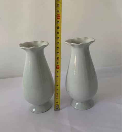 六七十年代小花瓶可以插花一个￥9.9 感兴...