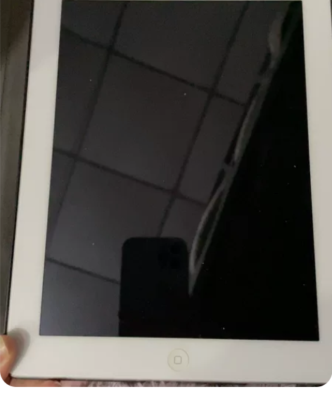 一个老款ipad 能正常开机使用轻微划痕 ...