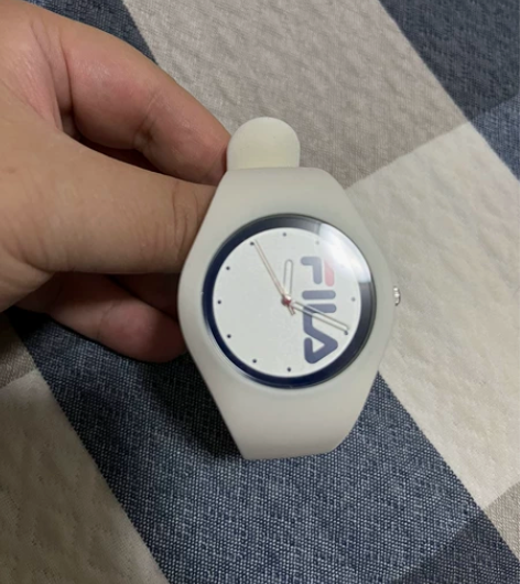 斐乐手表，保真保真 白色，买回来带过2/3...