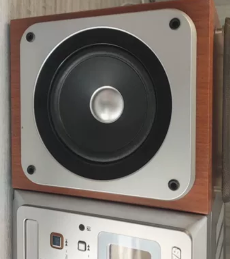 三洋组合桌面小音箱，有一个音箱接口有点问题...