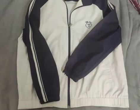 上学时期的旧校服需要的直接拍备注一下要哪件...