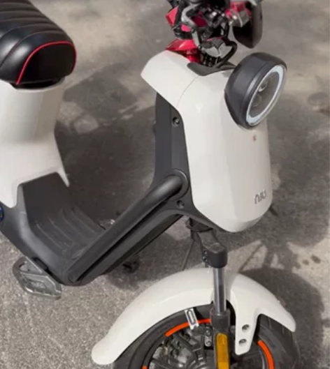 小牛U+b顶配，改了碳纤维手把，转向座，后...