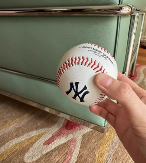 纽约洋基队纪念棒球 纽约洋基专卖店买的  ...