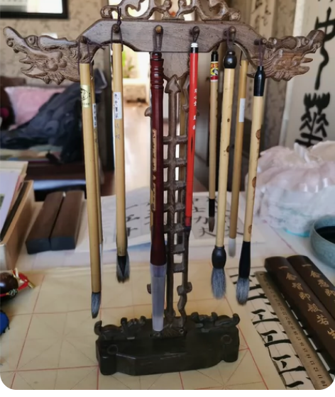 鸡翅木毛笔架120元 感兴趣的话点“我想要...