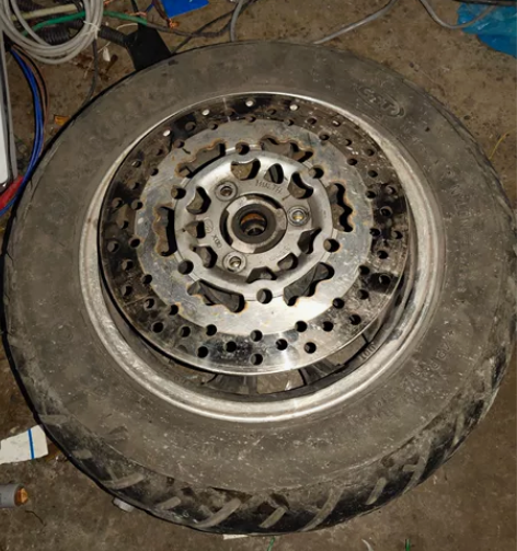 十寸摩托车 电动车前轮带盘带胎 感兴趣的话...