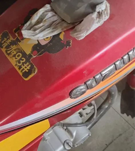 铃木钻豹，全车原版，，成色很新。喜欢的联系...