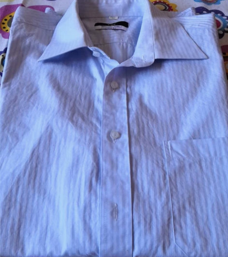 男衬衣衣长76㎝，胸围112㎝，单位订制的...