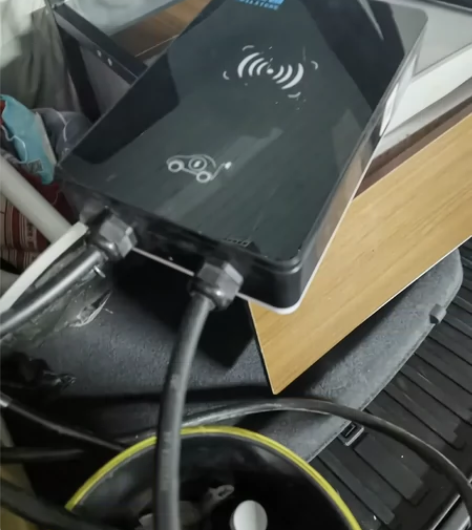 自用充电桩7千瓦32a，手机预约版本的。带...
