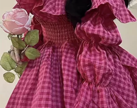 玫红色格子连衣裙女夏显白蓬蓬不规则设计感露...