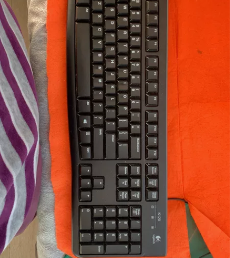 轻微使用键盘，有几个新的，更换电脑，用不上...