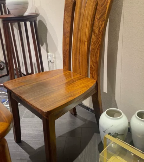 出全新!乌金木椅子一把!红日家具实体店的。...