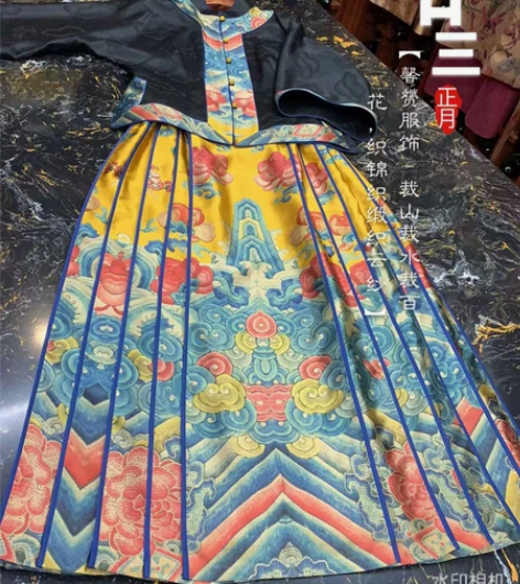 全新L码重缎双面马面裙 感兴趣的话点“我想...