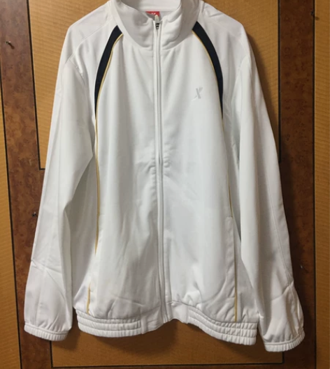 特步运动休闲外套 里面是薄绒 买大了吊牌摘...