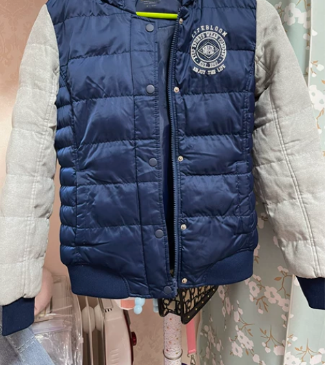 特步/XTEP 男女同款连帽棉服 袖子处是...