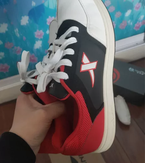 闲置特步的鞋子 特步跟adidas 全是4...