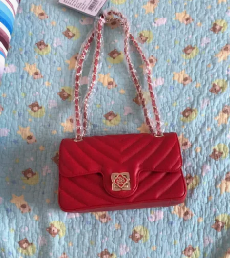 皮尔卡丹。轻奢包链条包 材质：牛皮 款式：...