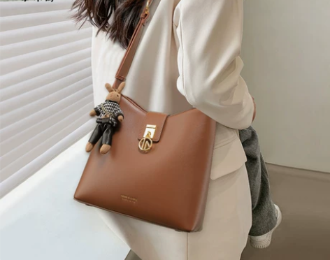 ?啄木鸟女士包包2022新款夏季时尚水桶包...