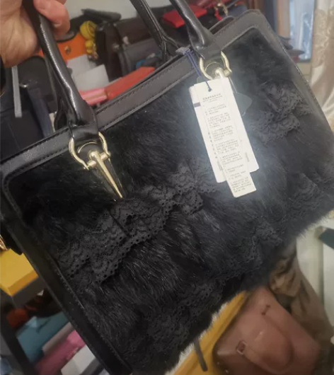 清仓！全新稻草人皮具牛皮真皮正品女士斜挎包...