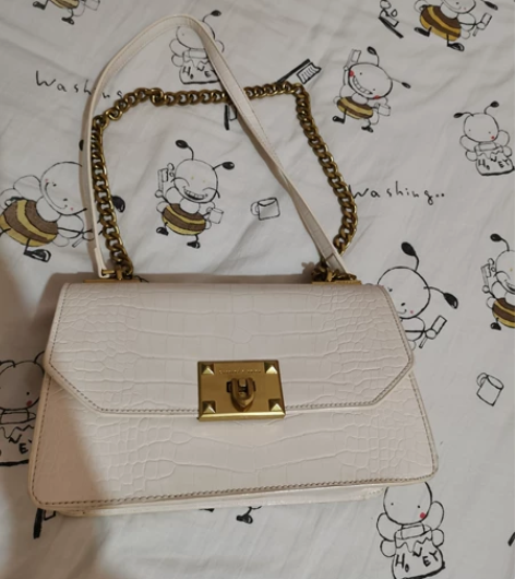 CK经典款  五金以及内里都有品牌名 朋友...