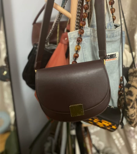 忘记啥牌子的马鞍包了 成色贼新 背的不多￥...