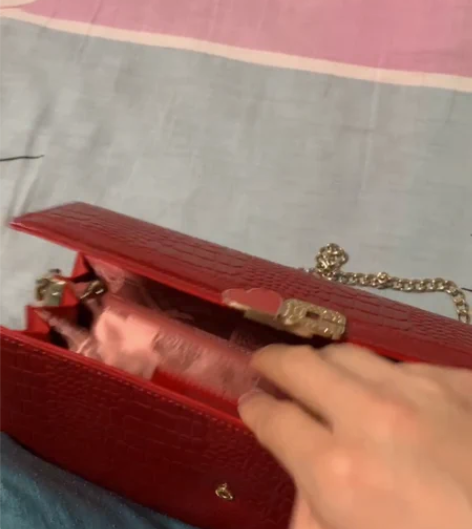 袋鼠手拿单肩挎两用包 全新红色未使用,喜欢...