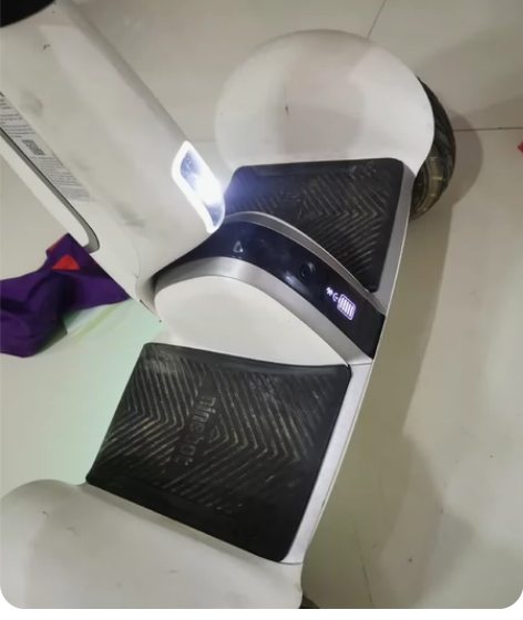 九号平衡车，胖九，朋友给的，玩的不多。 感...