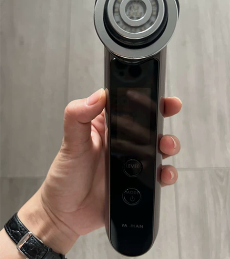 几乎全新，雅萌美容仪。 证书，盒子全在。?...