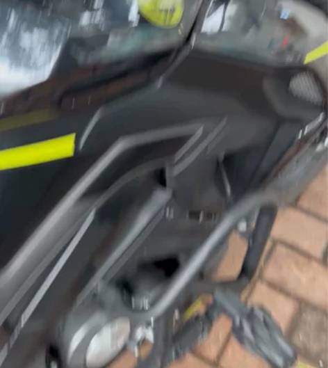 22款贝纳利小迅龙，22年1月车，女骑放多...