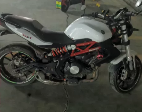 14年黄龙300   左前减震有点甚油  ...