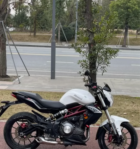 到货17年上牌黄龙300 手续齐全 成色精...