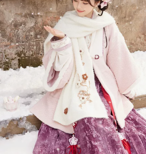 十三余小豆蔻儿[千岁梅]冬季毛绒保暖披袄马...