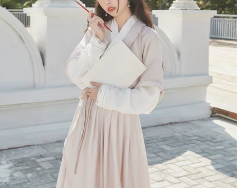 十三余小豆蔻儿[成卷]国风绣花不规则裙摆日...