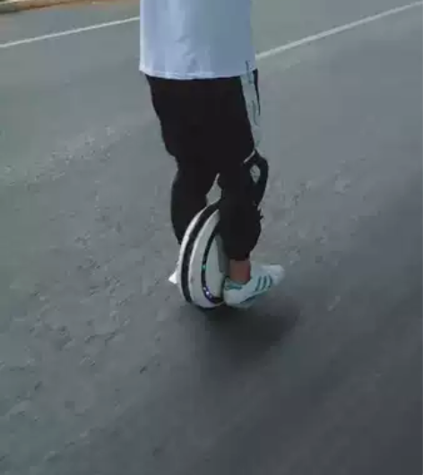 成都电动独轮车平衡车代步车各式各样的电动独...
